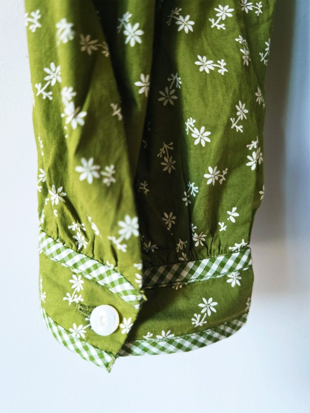 Doen Renoir Blouse Top in Chartreuse Green Cypress Calico Print in a Size XL - Picture 4 of 8